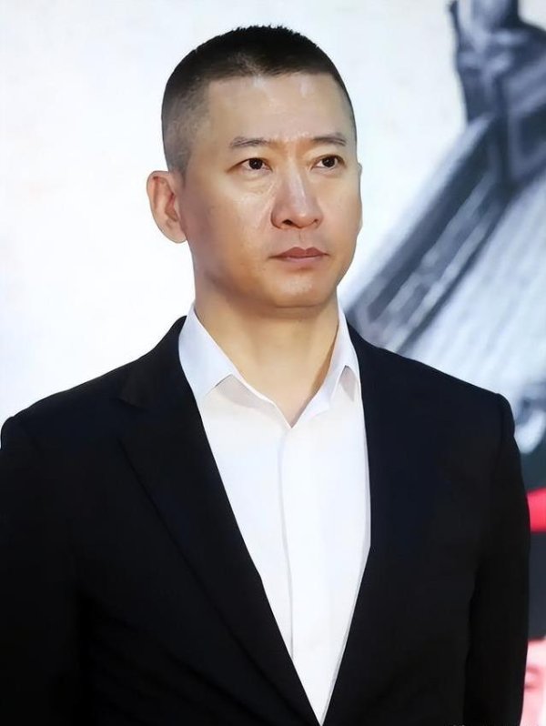 富农优配资源 红极一时的福尔康，55岁却孤身一人，无家可归的真相是啥？